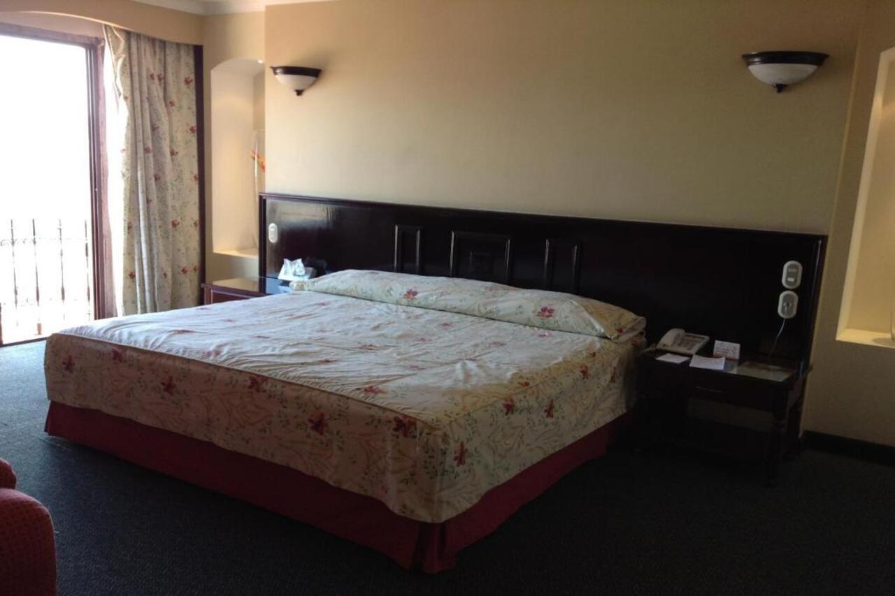 Hotel Real De Uruapan Uruapan  Bagian luar foto